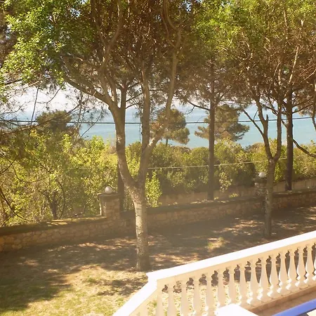 Dioni 3* Marónia